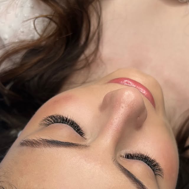 Silla Beauty munka: volume szempilla közelről